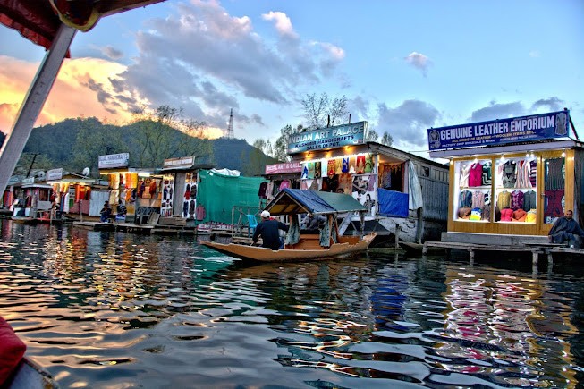 Dal Lake, photo 2 of 4
