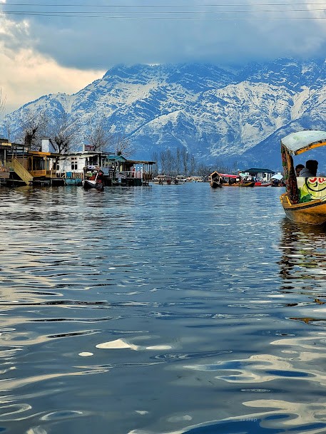 Dal Lake, photo 3 of 4