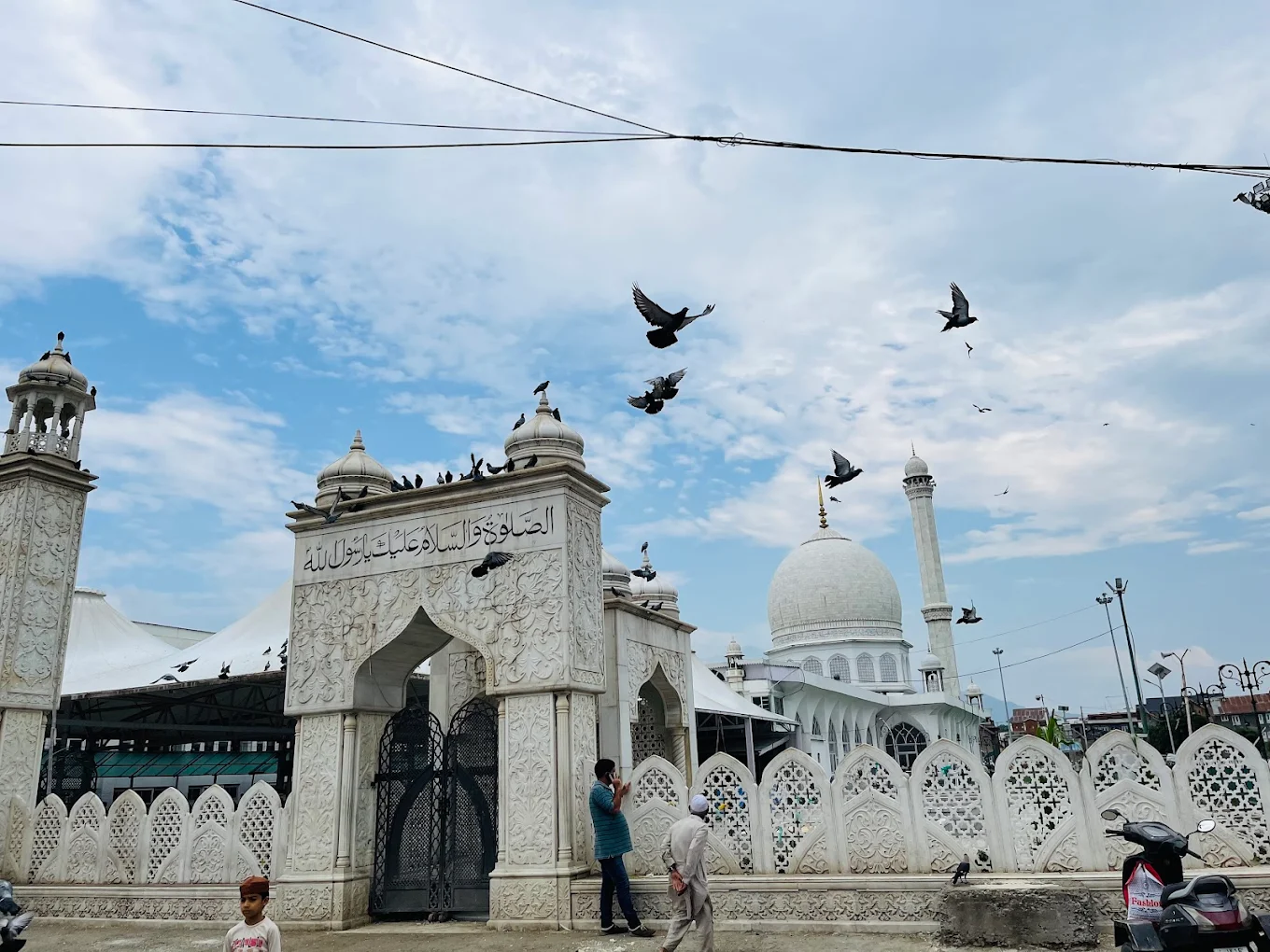 Hazaratbal, photo 1 of 10