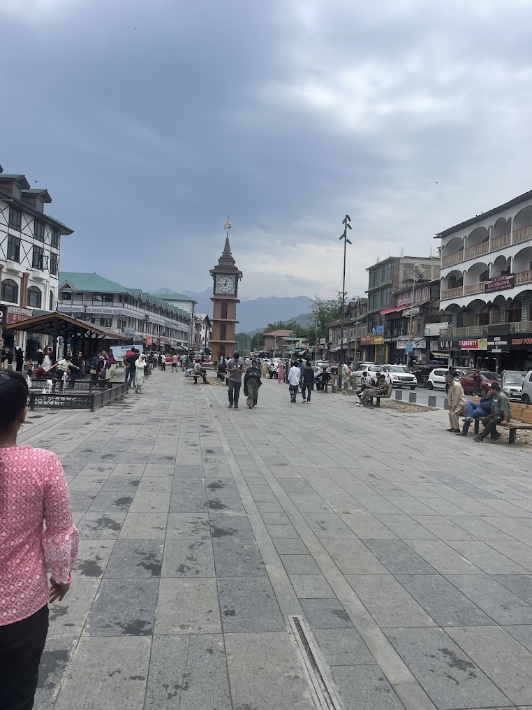Lal Chowk, photo 1 of 7