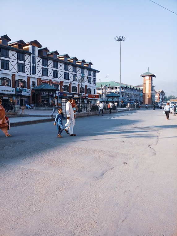 Lal Chowk, photo 4 of 7