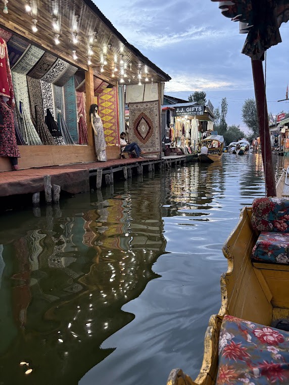 Floating Market Dal Lake, photo 4 of 6