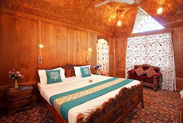 Houseboats In Srinagar, Dal Lake, Jammu & Kashmir, photo 1 of 5