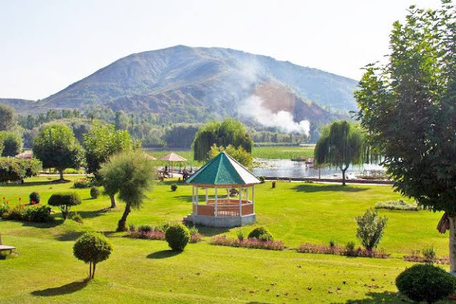 Manasbal Lake, photo 1 of 9