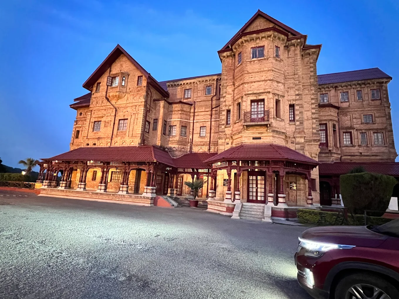 Amar Mahal Museum and Library, photo 1 of 11