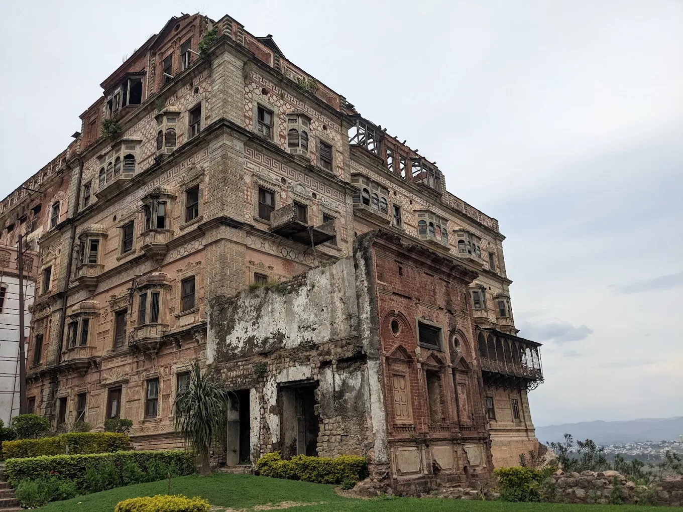 Mubarak Mandi Palace, photo 2 of 9