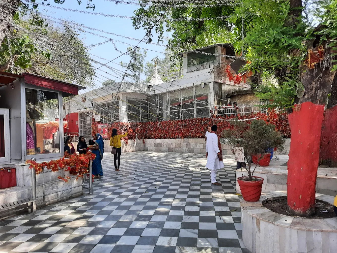 Kol Kandoli Temple, photo 1 of 9