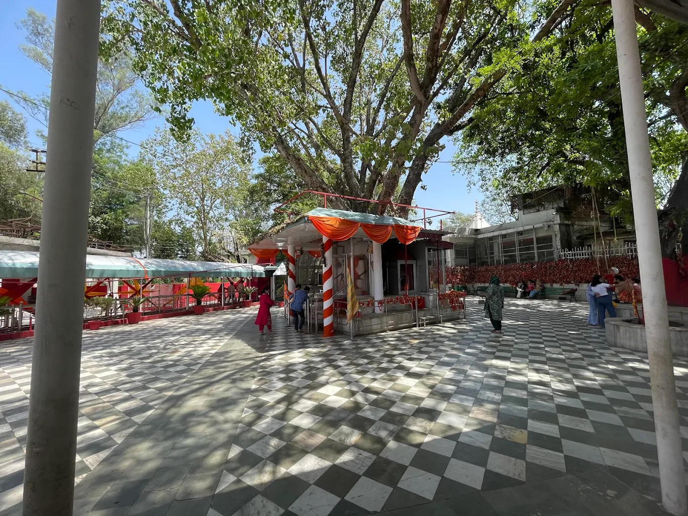 Kol Kandoli Temple, photo 2 of 9