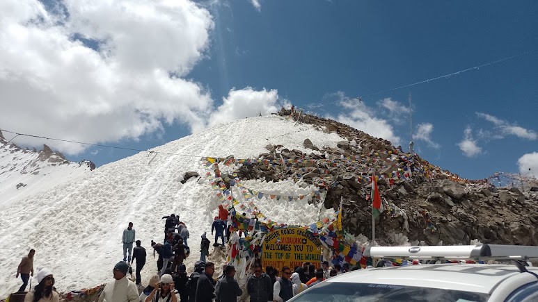 Khardung La Approach, photo 2 of 7