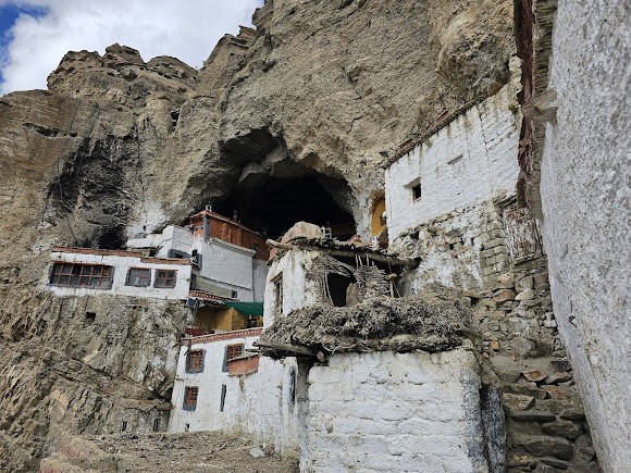 Phukthal Gompa, photo 1 of 9