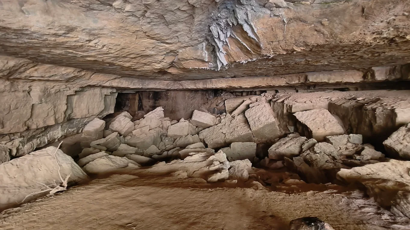 Mawjymbuin Cave, photo 3 of 11