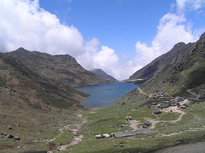 Tsongmo Lake, photo 1 of 8