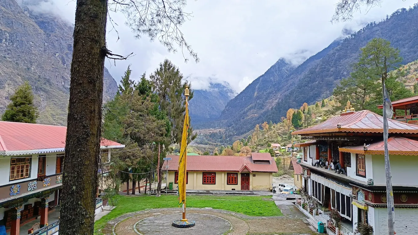 Lachung Monastery, photo 4 of 10