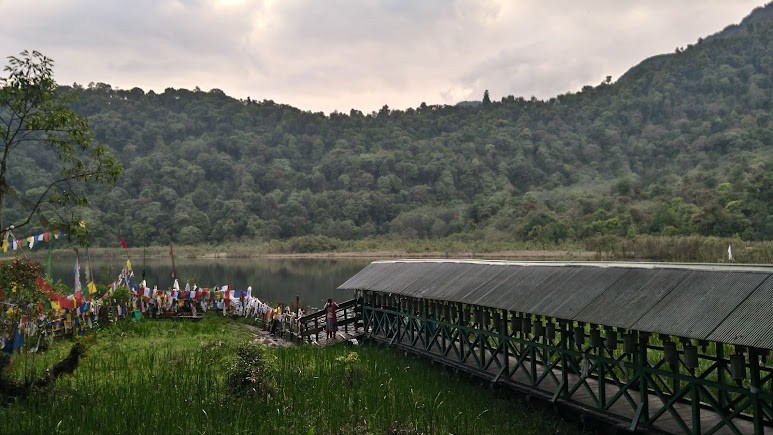 Khecheopalri Lake, photo 2 of 5