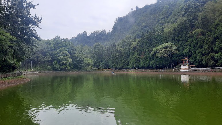 Aritar Lake, photo 1 of 8