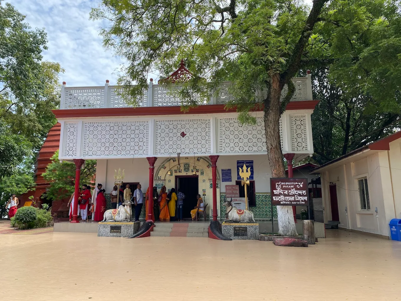 Umananda Temple, photo 1 of 9