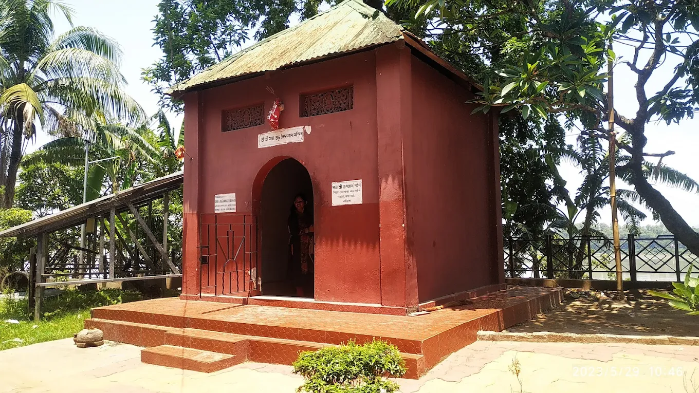 Umananda Temple, photo 3 of 9