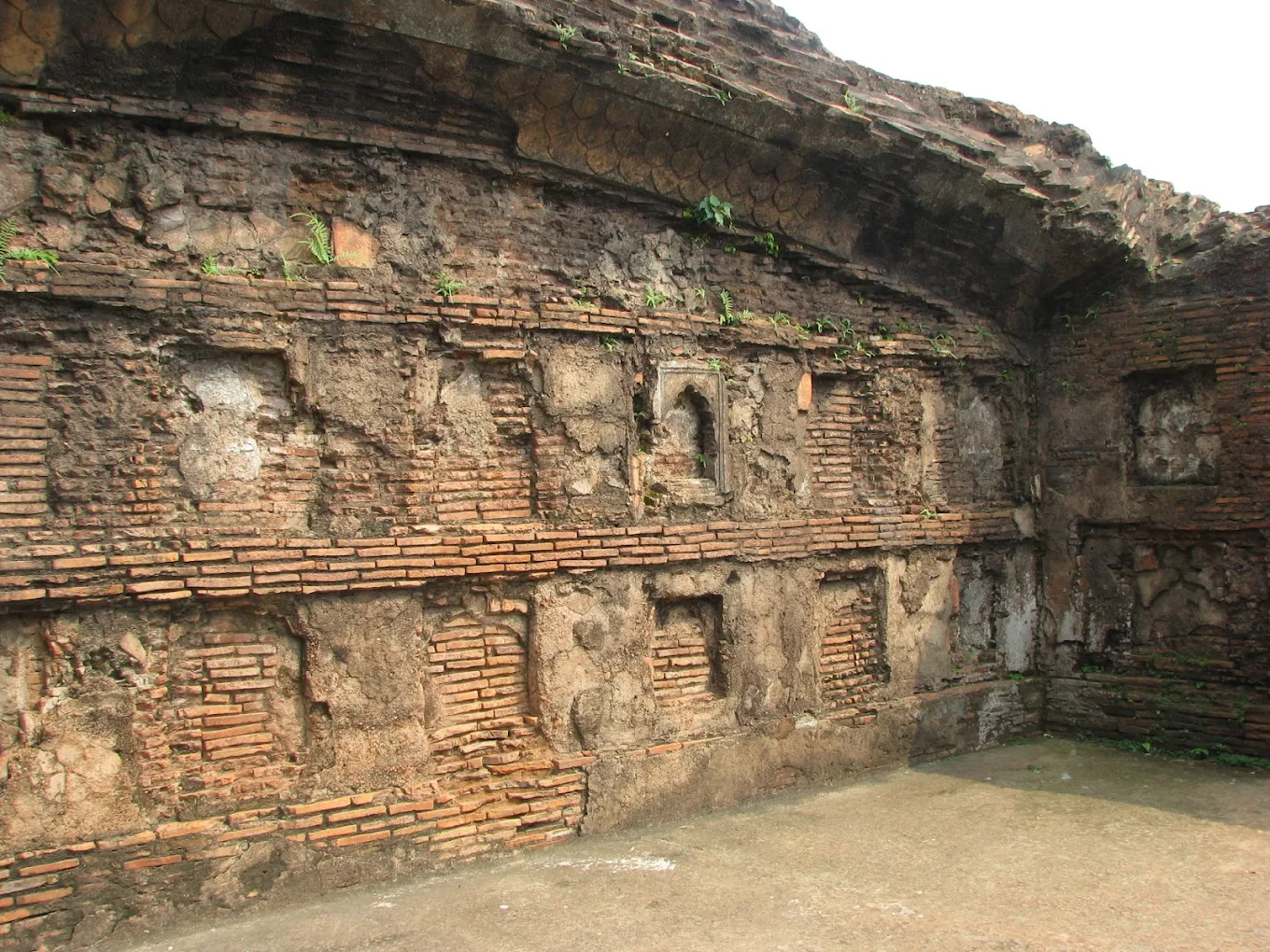 Talatal Ghar, photo 2 of 28