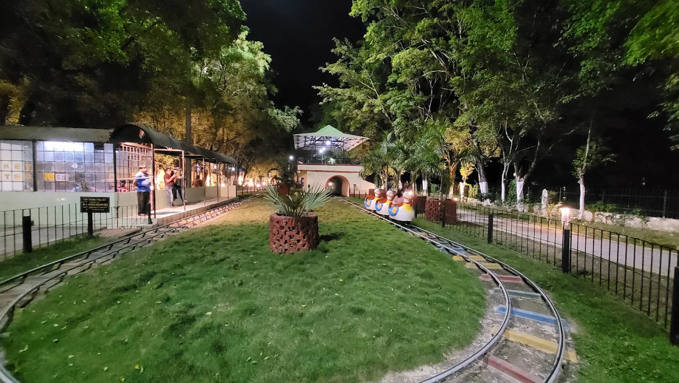 Gandhibagh Park, photo 3 of 12