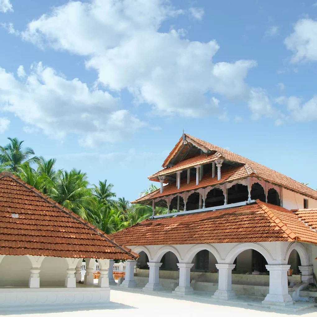 Ujra Mosque, photo 1 of 10
