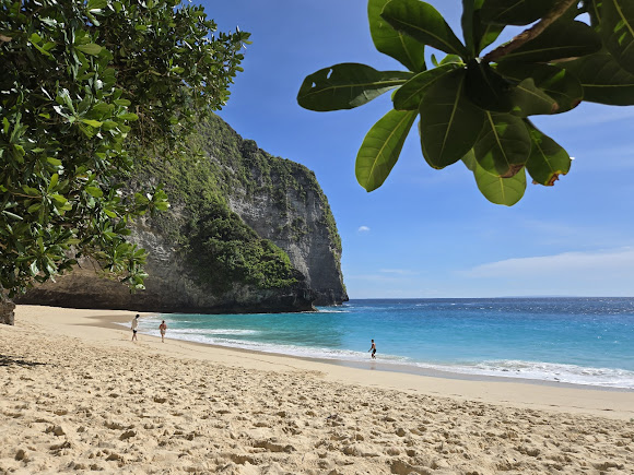 Kelingking Beach, photo 1 of 8