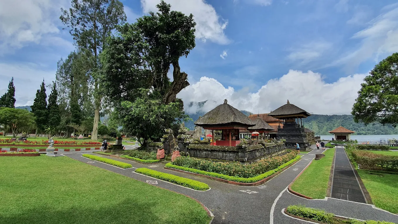 Ulun Danu Beratan Temple, photo 2 of 10