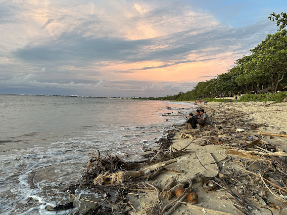 Jimbaran Beach, photo 1 of 8