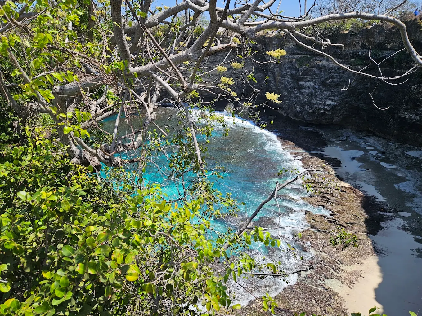 Broken Beach, photo 2 of 9