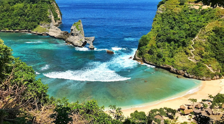Atuh Beach, photo 1 of 8