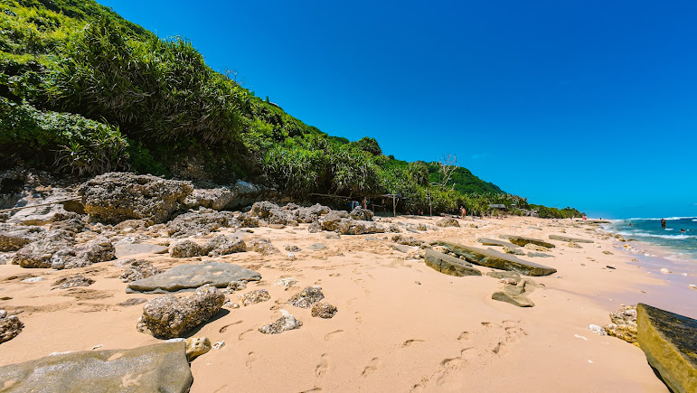 Nyang Nyang Beach, photo 2 of 6