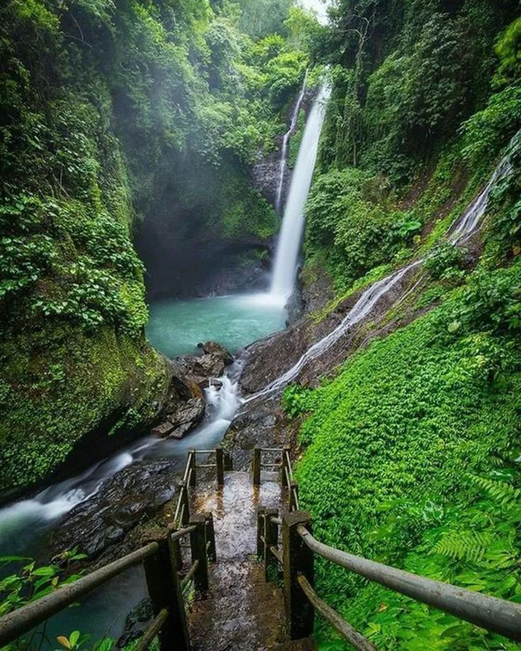 Aling-Aling Waterfall, photo 1 of 9