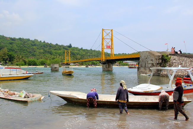 yellow bridge, photo 4 of 7