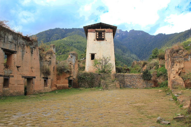 Drukgyel Dzong, photo 1 of 8