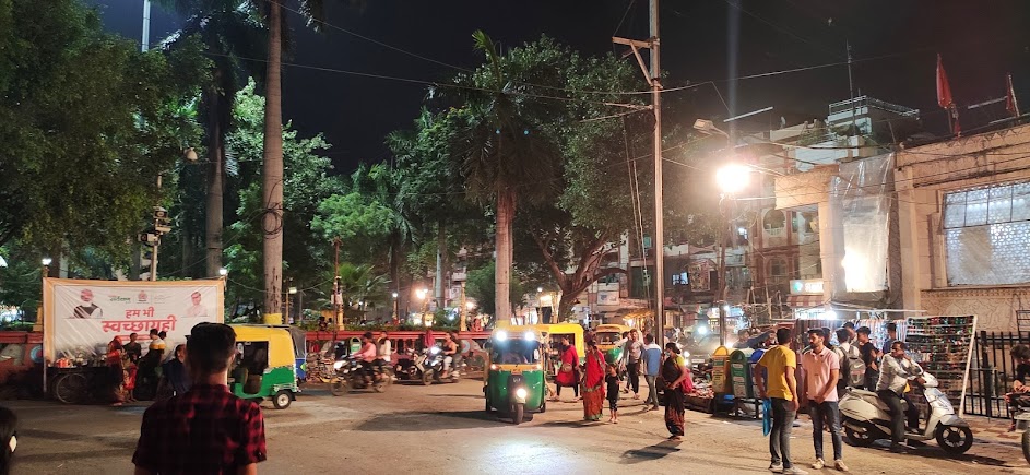 Sarafa Bazar, photo 1 of 12