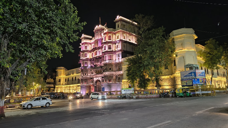 Sarafa Bazar, photo 2 of 12