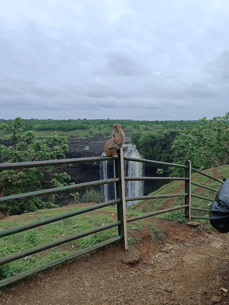 Tincha Waterfall, photo 2 of 9