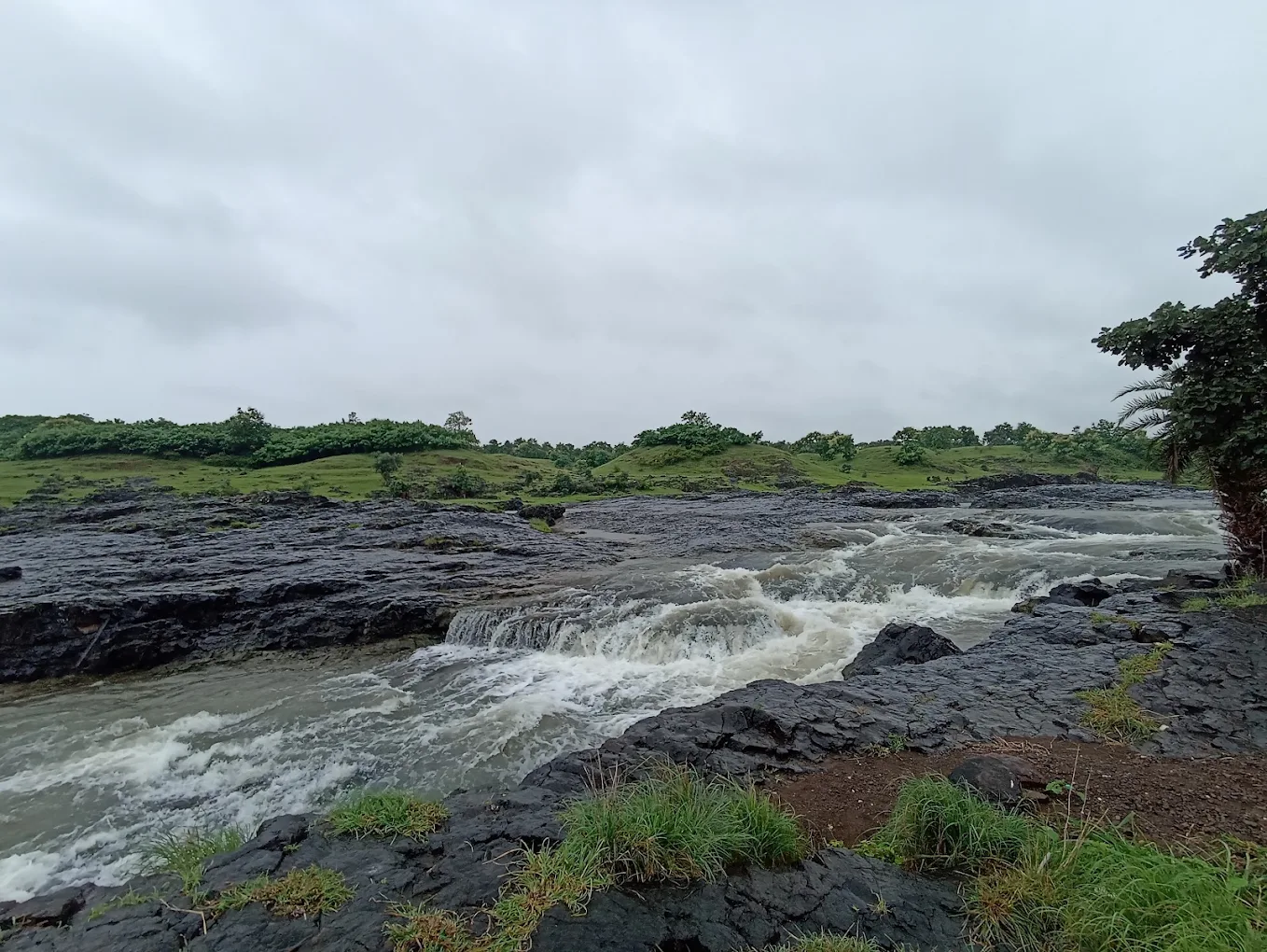 Tincha Waterfall, photo 4 of 9