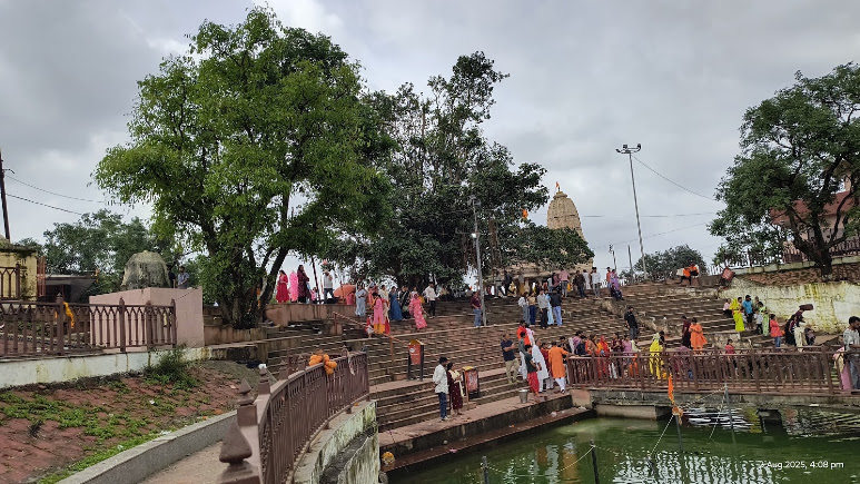 Janapav Mandir Road, photo 1 of 8