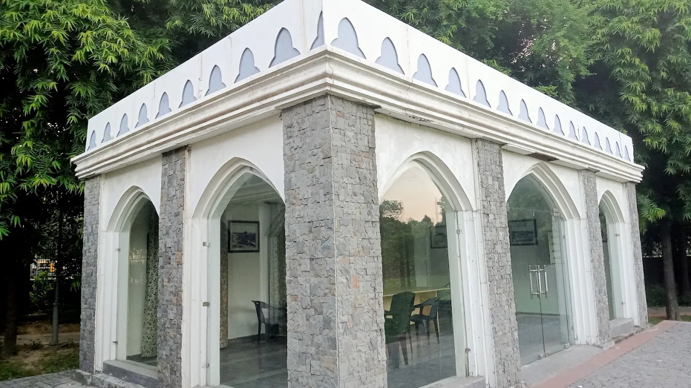 Purana Qila Lake, photo 3 of 7