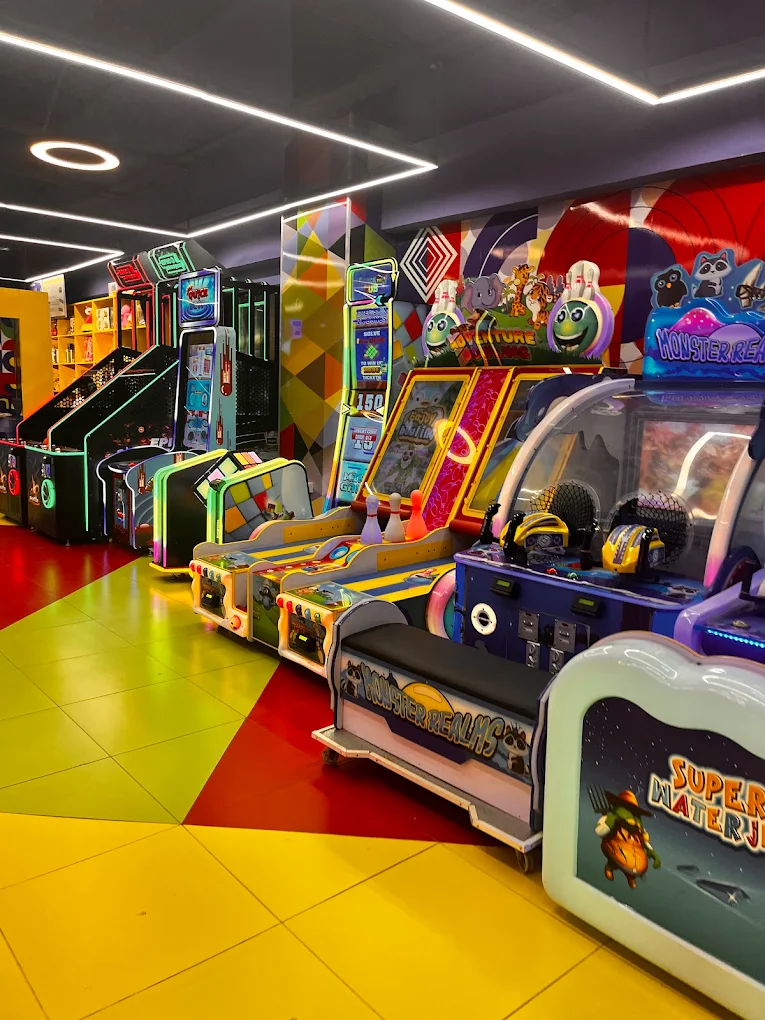 Amoeba Bowling, photo 1 of 4