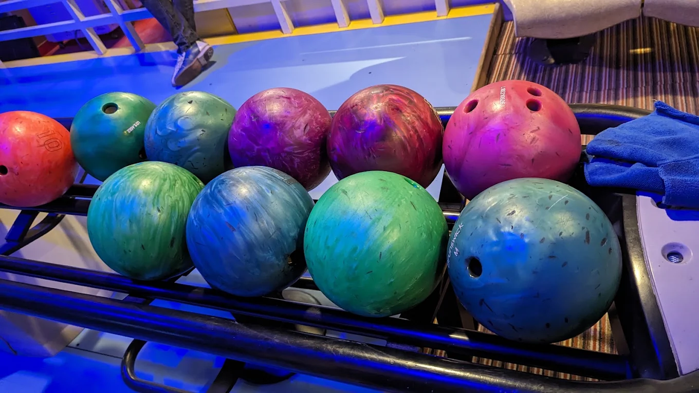 Amoeba Bowling, photo 2 of 4