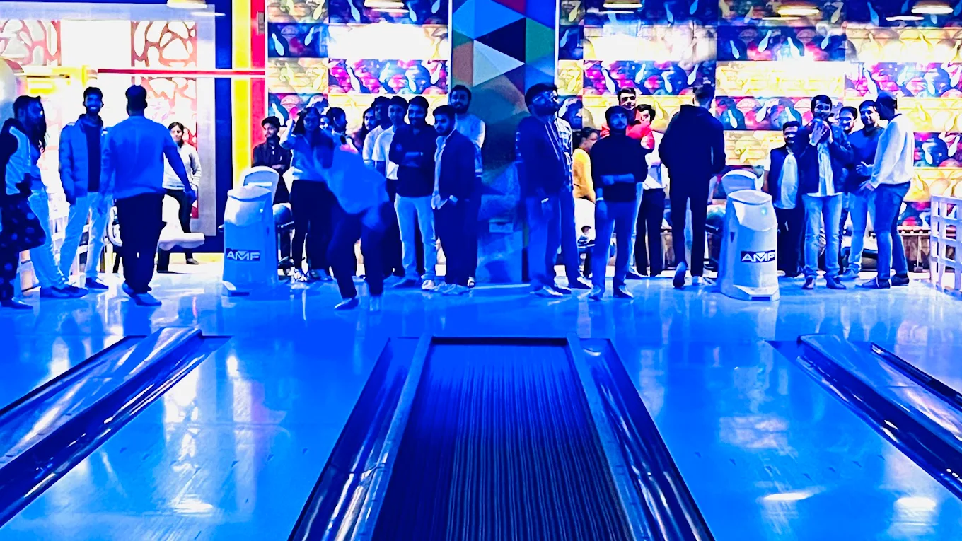 Amoeba Bowling, photo 3 of 4