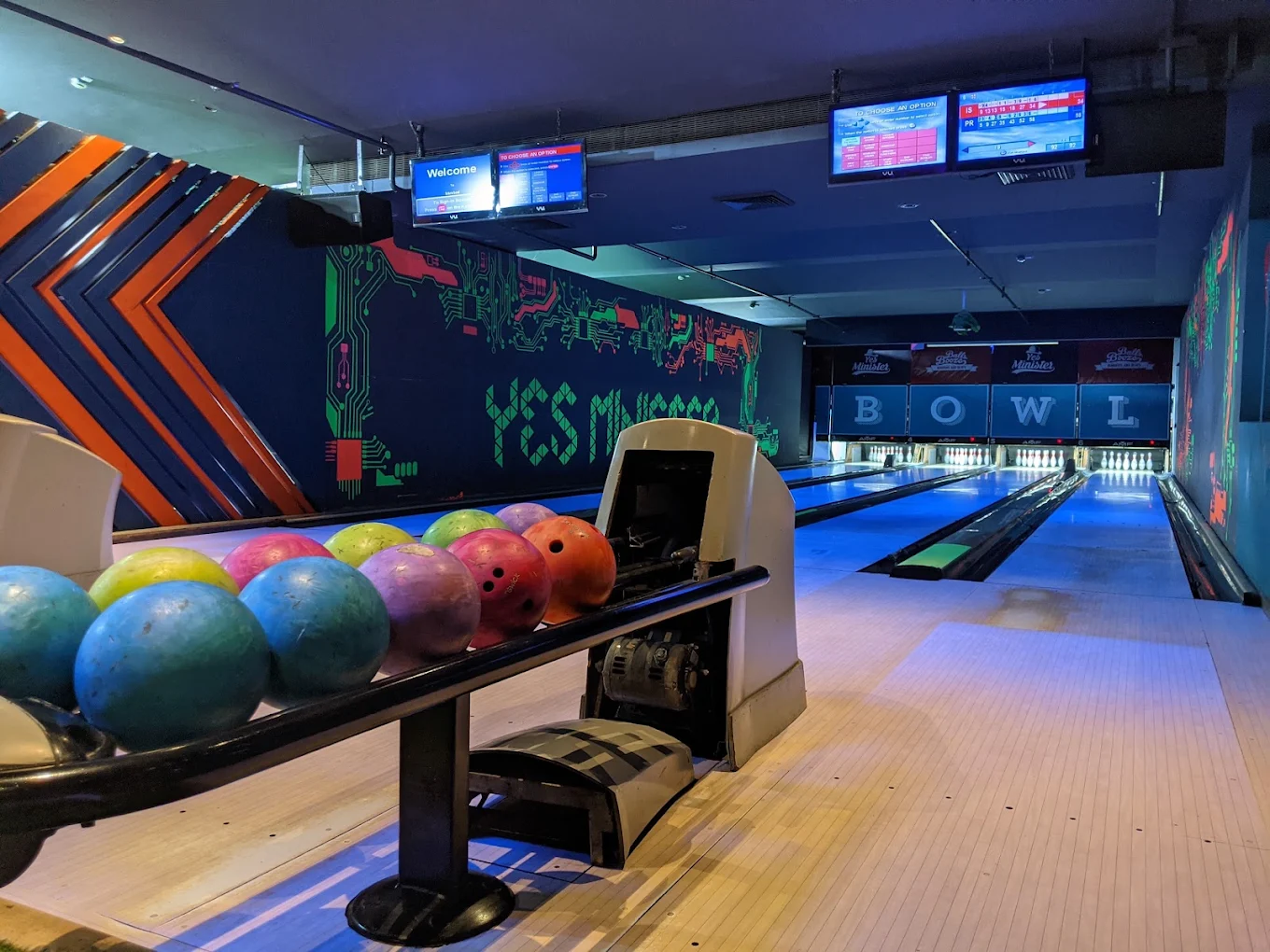 Yes Minister Bowling, Bar & Kitchen, photo 1 of 6