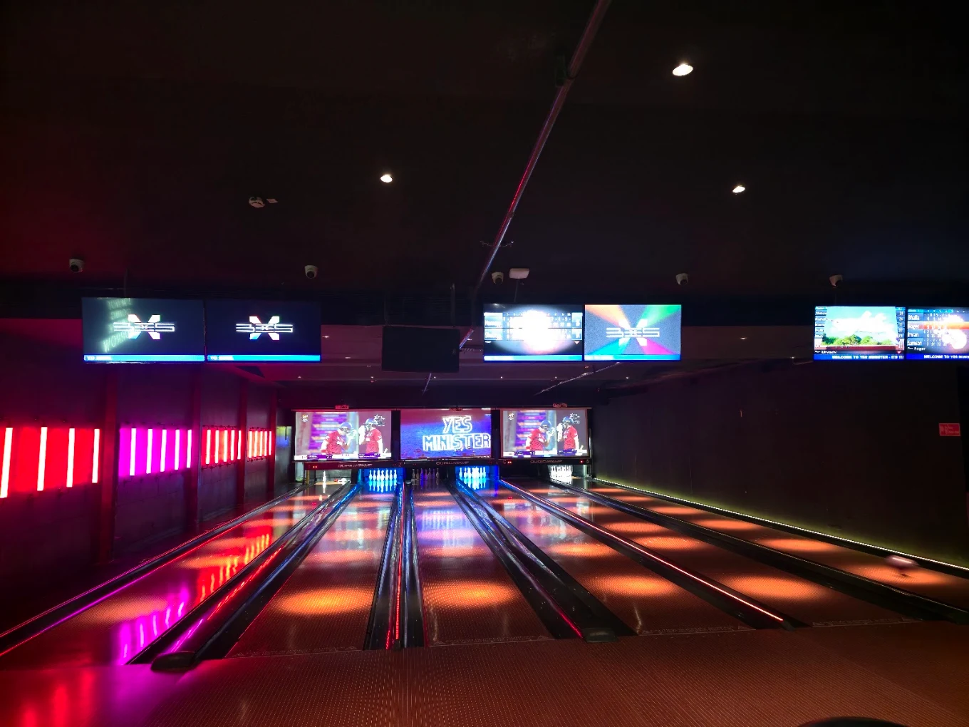 Yes Minister Bowling, Bar & Kitchen, photo 2 of 6