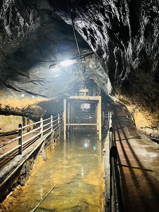 Bada Mahadev Caves, photo 2 of 8