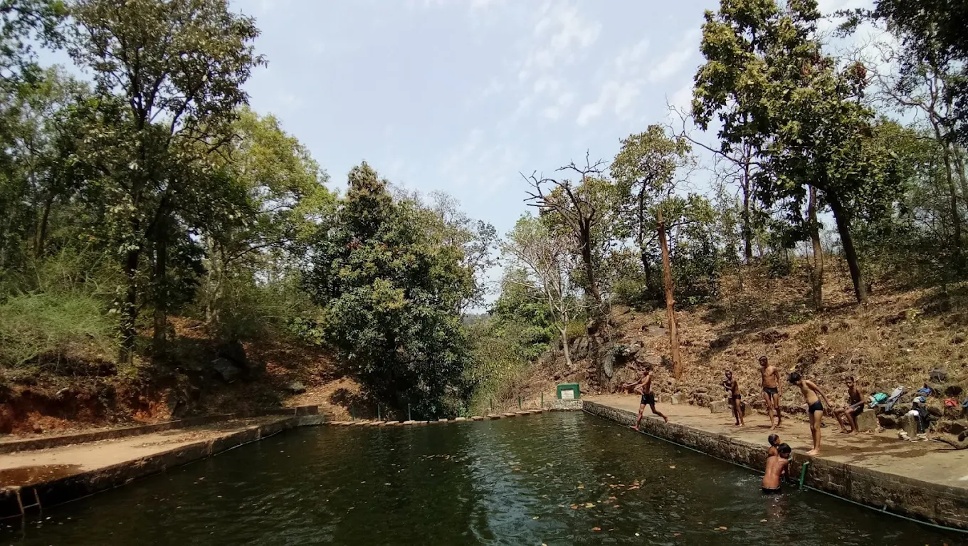Twynum natural swimming pool pachmarhi, photo 2 of 9