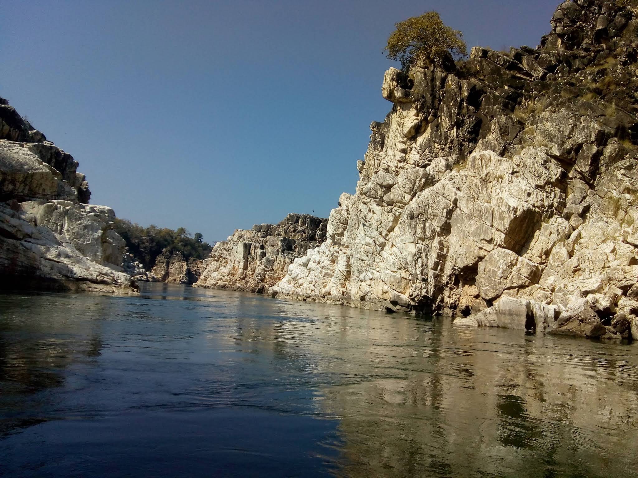 Dhuandhar Waterfall, photo 1 of 8