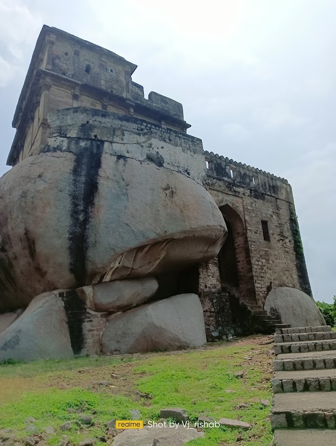 Madan Mahal Fort, photo 1 of 7