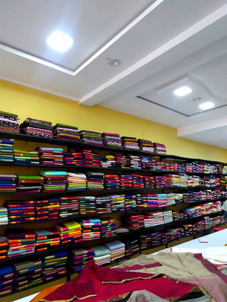 Maheshwari Handloom Works | Maheshwari Sarees & Suits Manufacturers & Wholesalers, photo 2 of 9