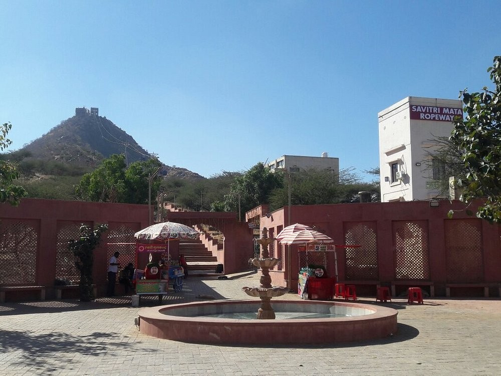 Savitri Devi Temple, Pushkar, photo 2 of 6